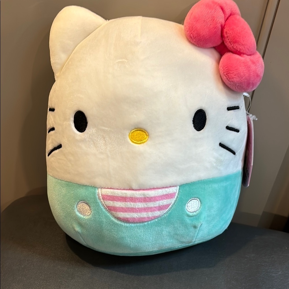 Hello Kitty Squishmallow